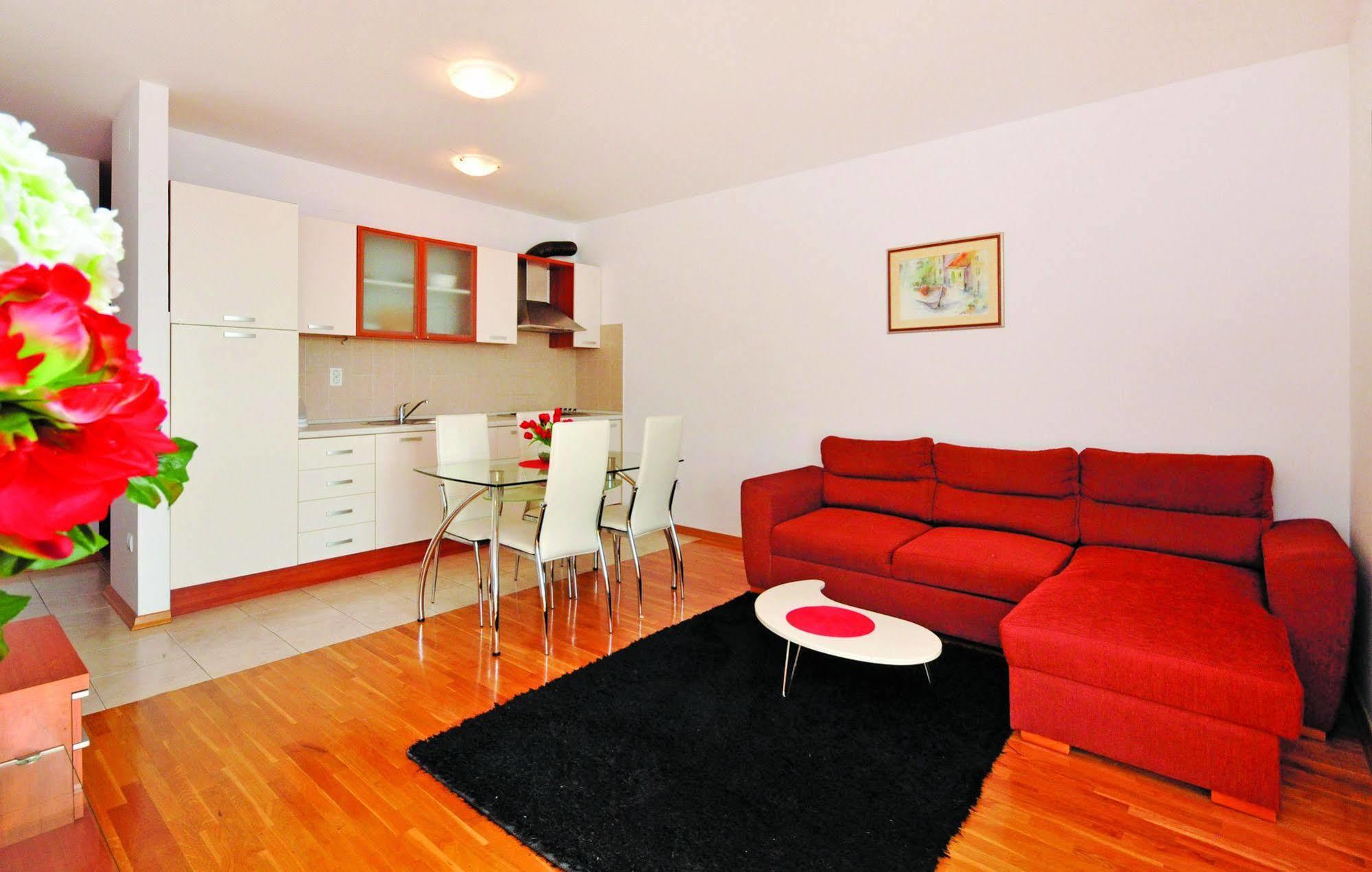 Apartments Beverly Omiš Kültér fotó