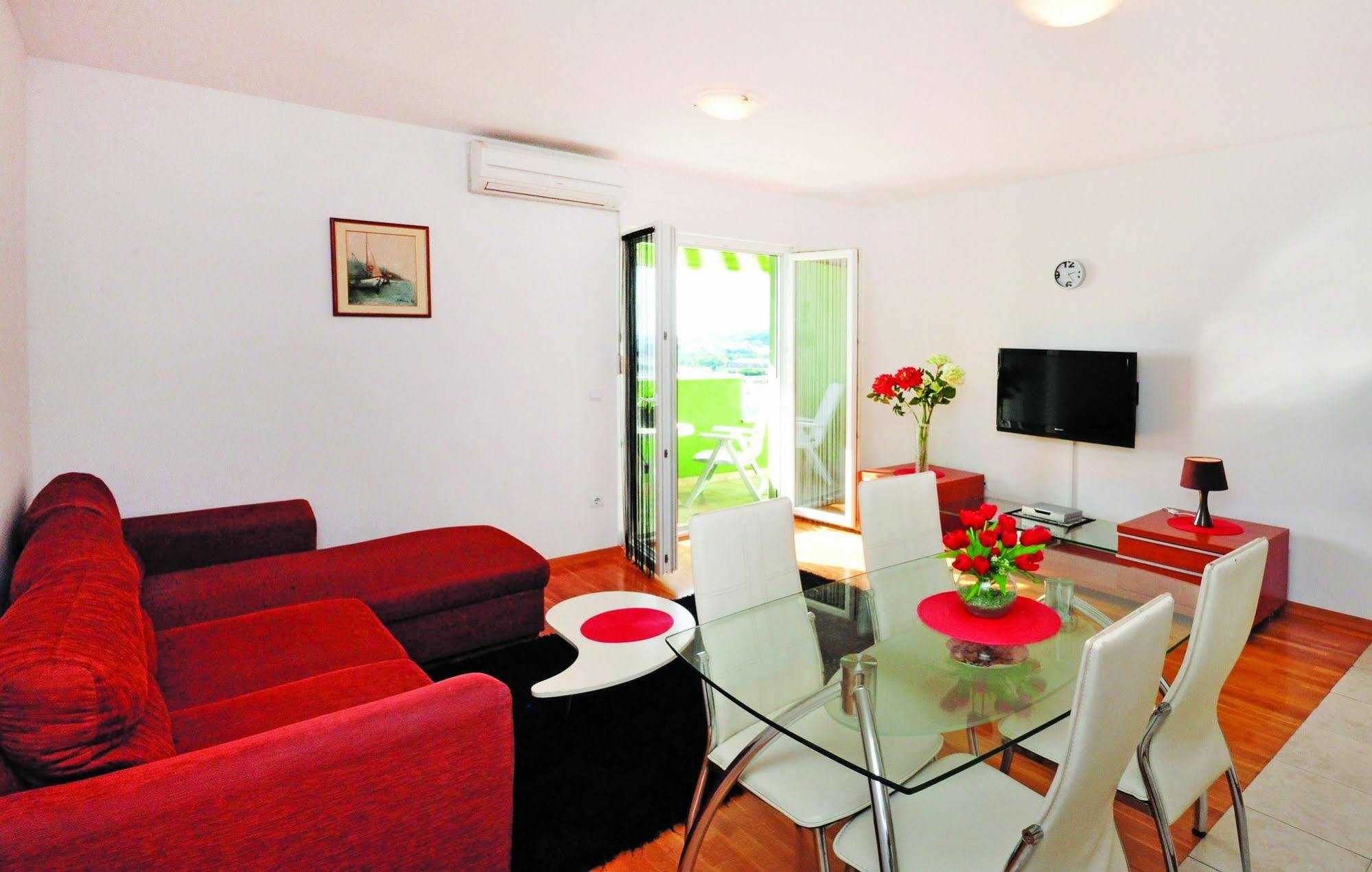 Apartments Beverly Omiš Kültér fotó