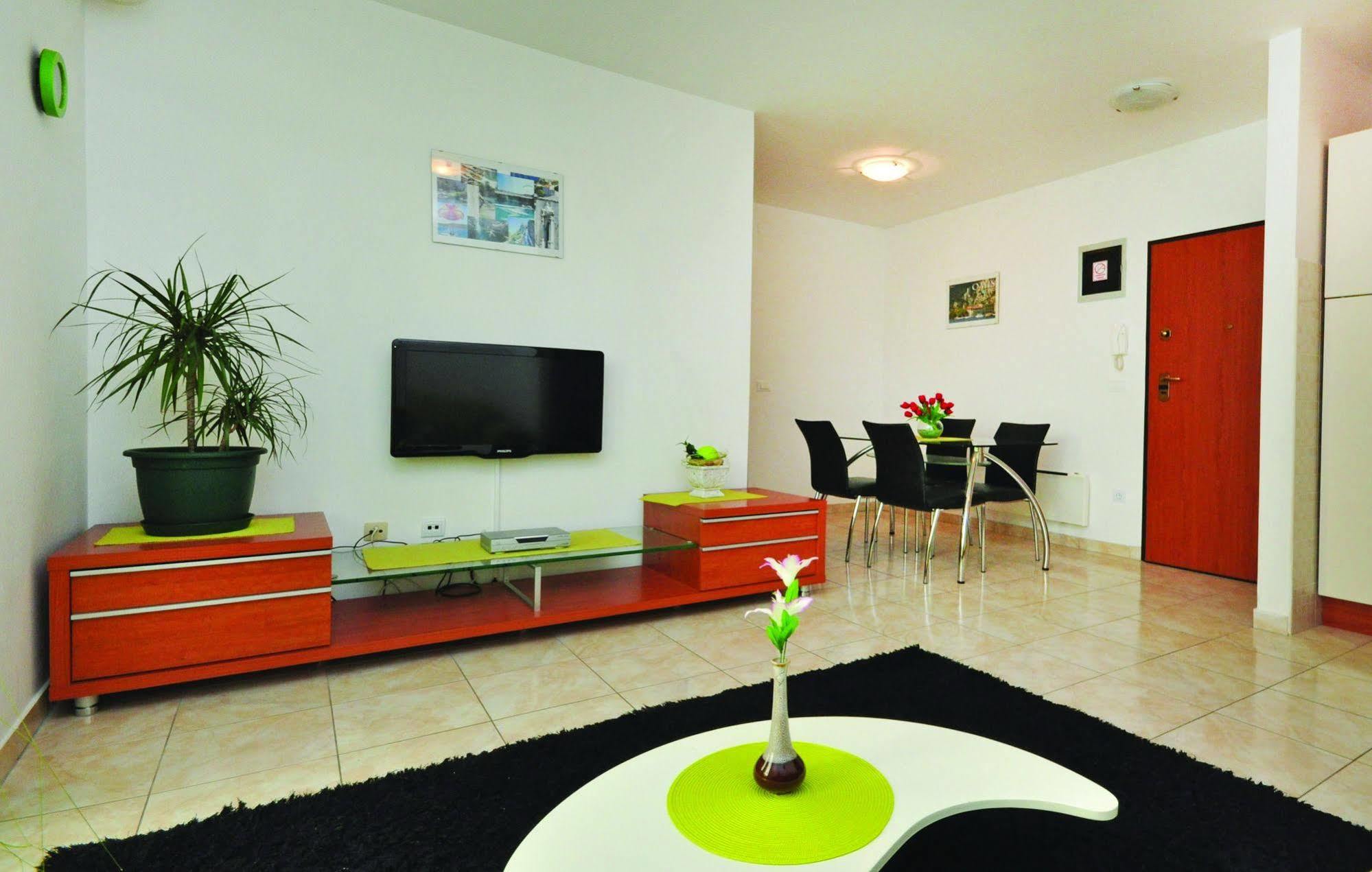 Apartments Beverly Omiš Kültér fotó
