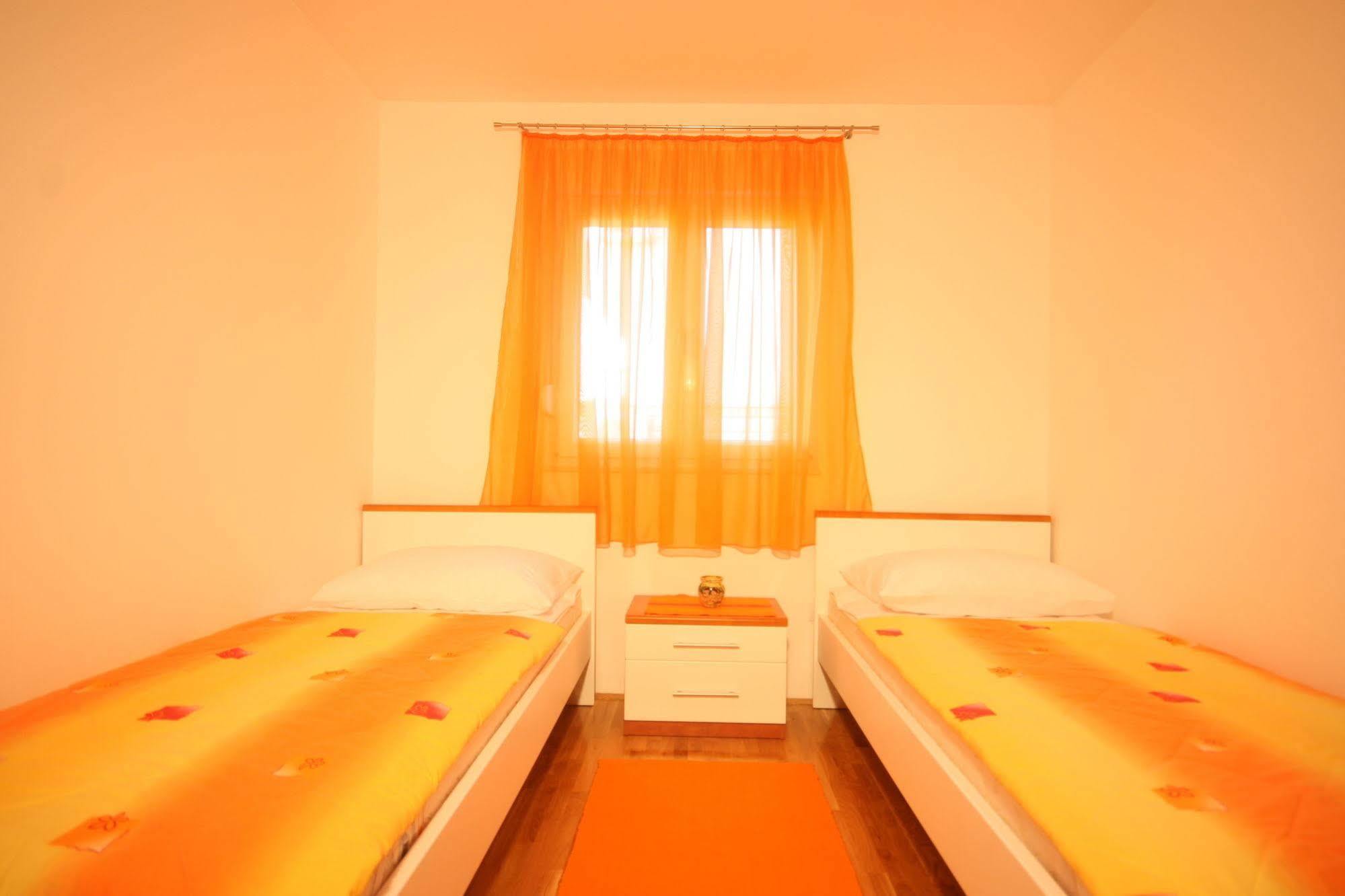 Apartments Beverly Omiš Kültér fotó