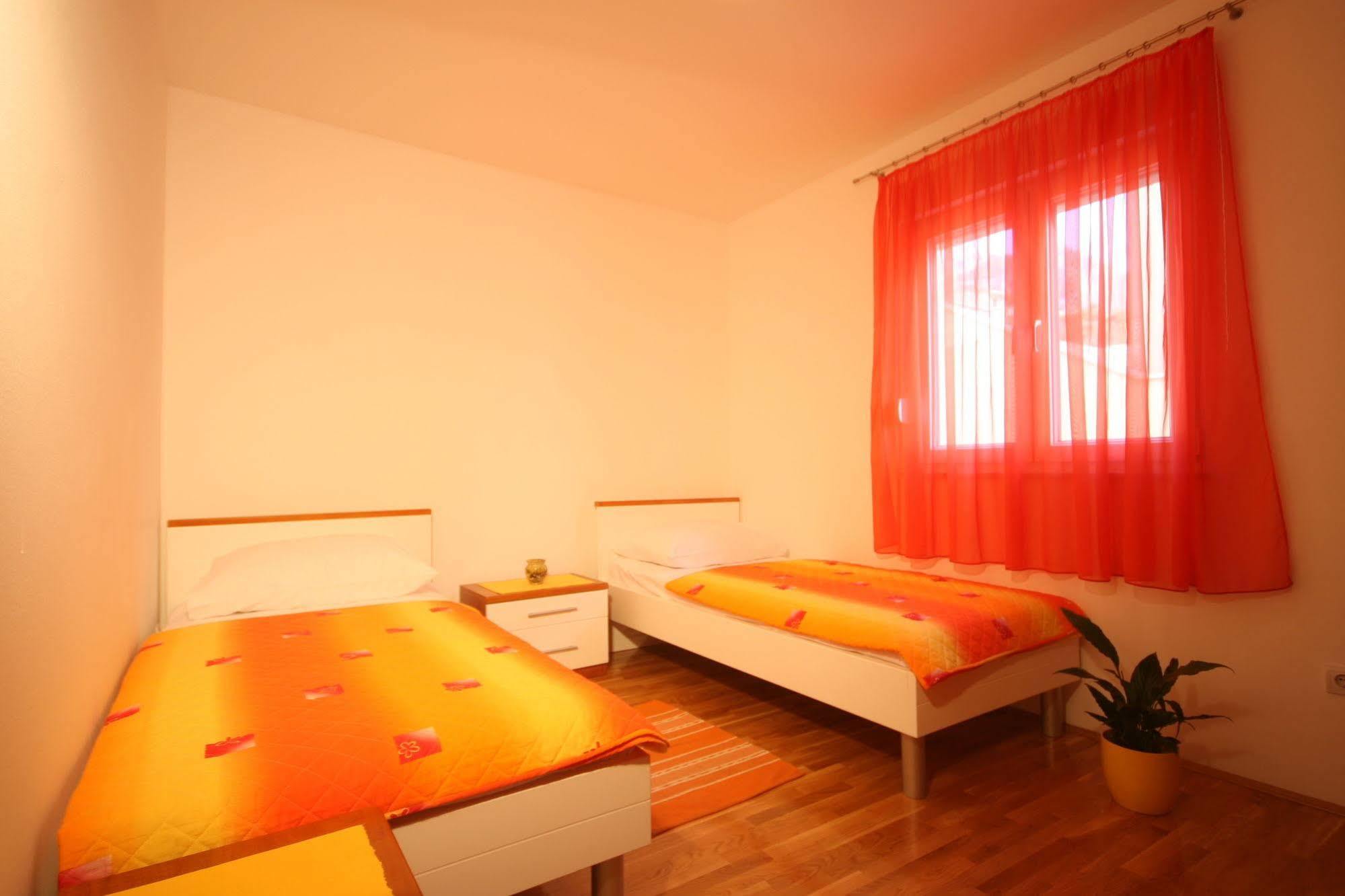 Apartments Beverly Omiš Kültér fotó